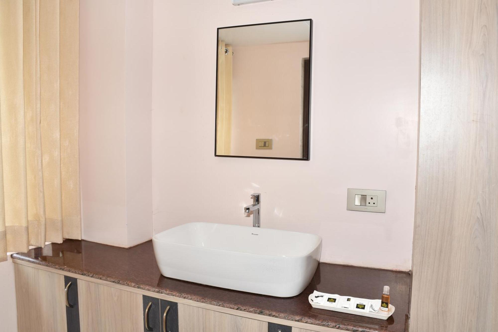 Gb Residency Hotel Ramanathapuram Bagian luar foto